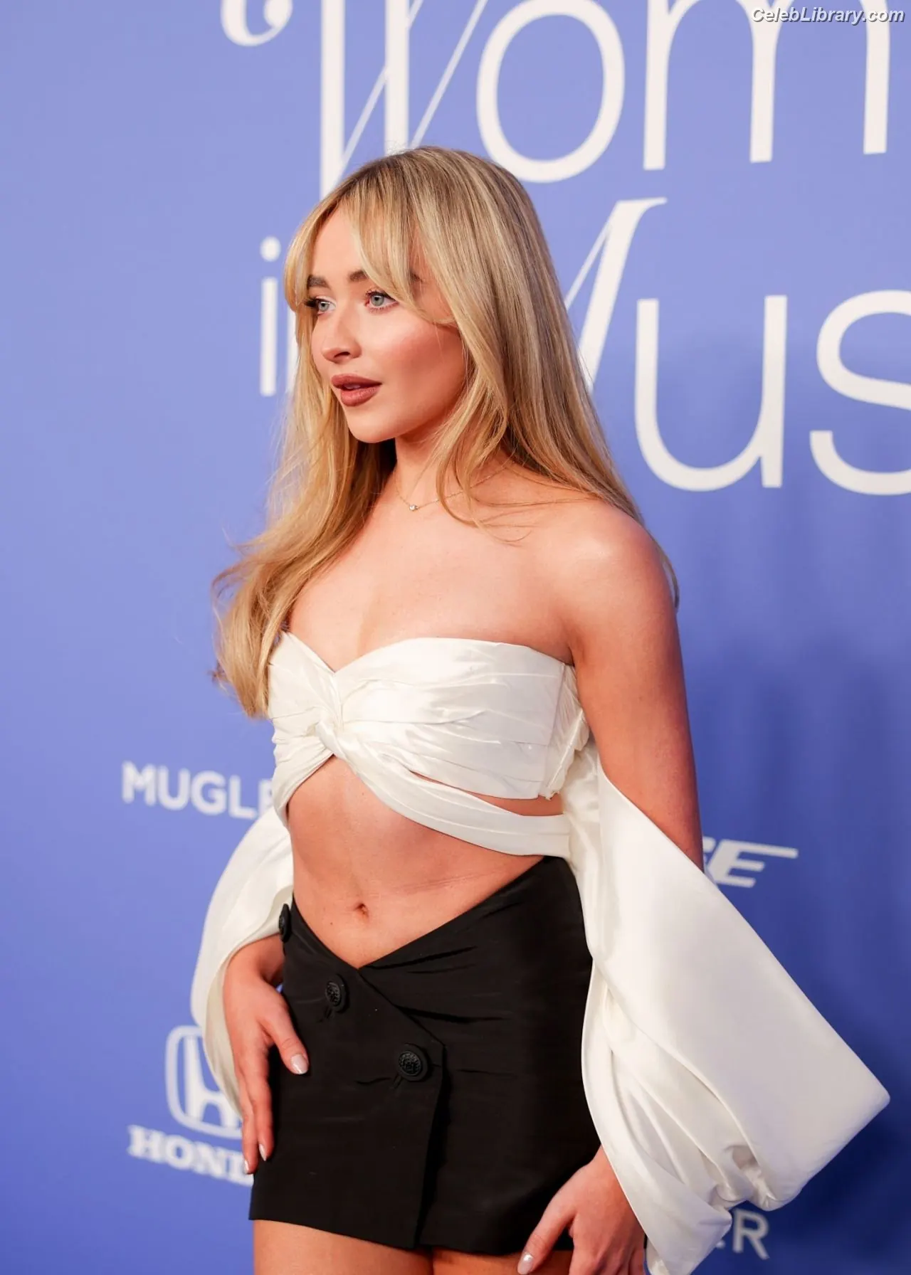 Sabrina Carpenter photo 23 of 6409