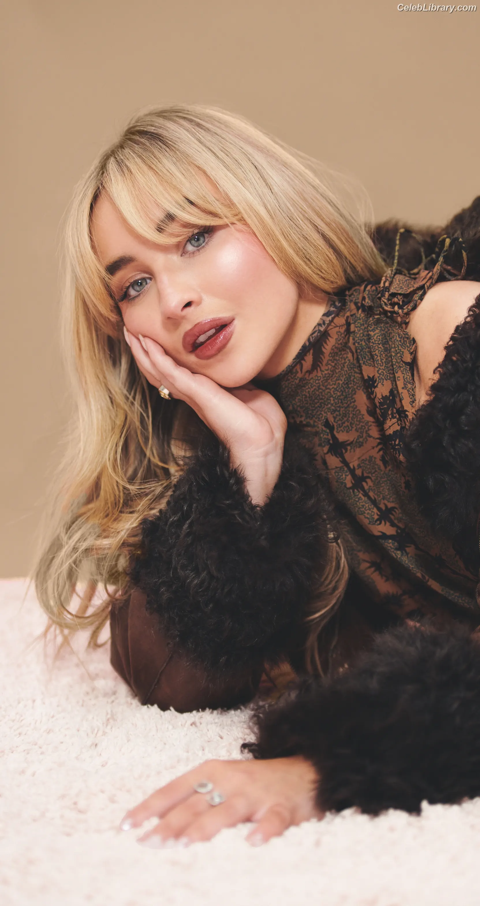 Sabrina Carpenter photo 12 of 6409
