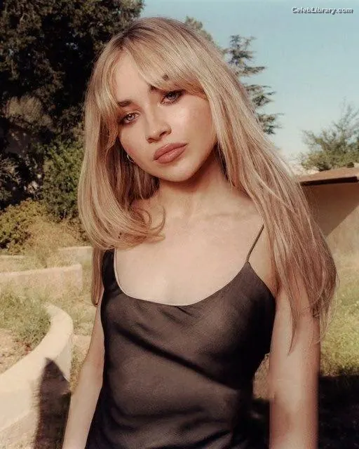 Sabrina Carpenter photo 18 of 6409