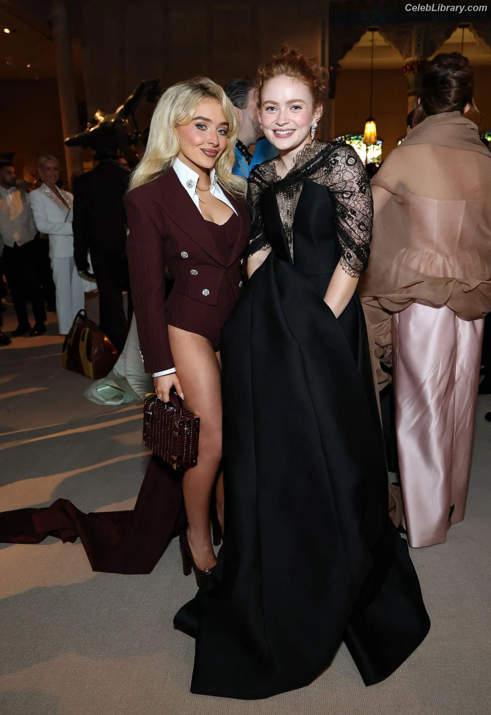 Sabrina Carpenter photo 14 of 6409