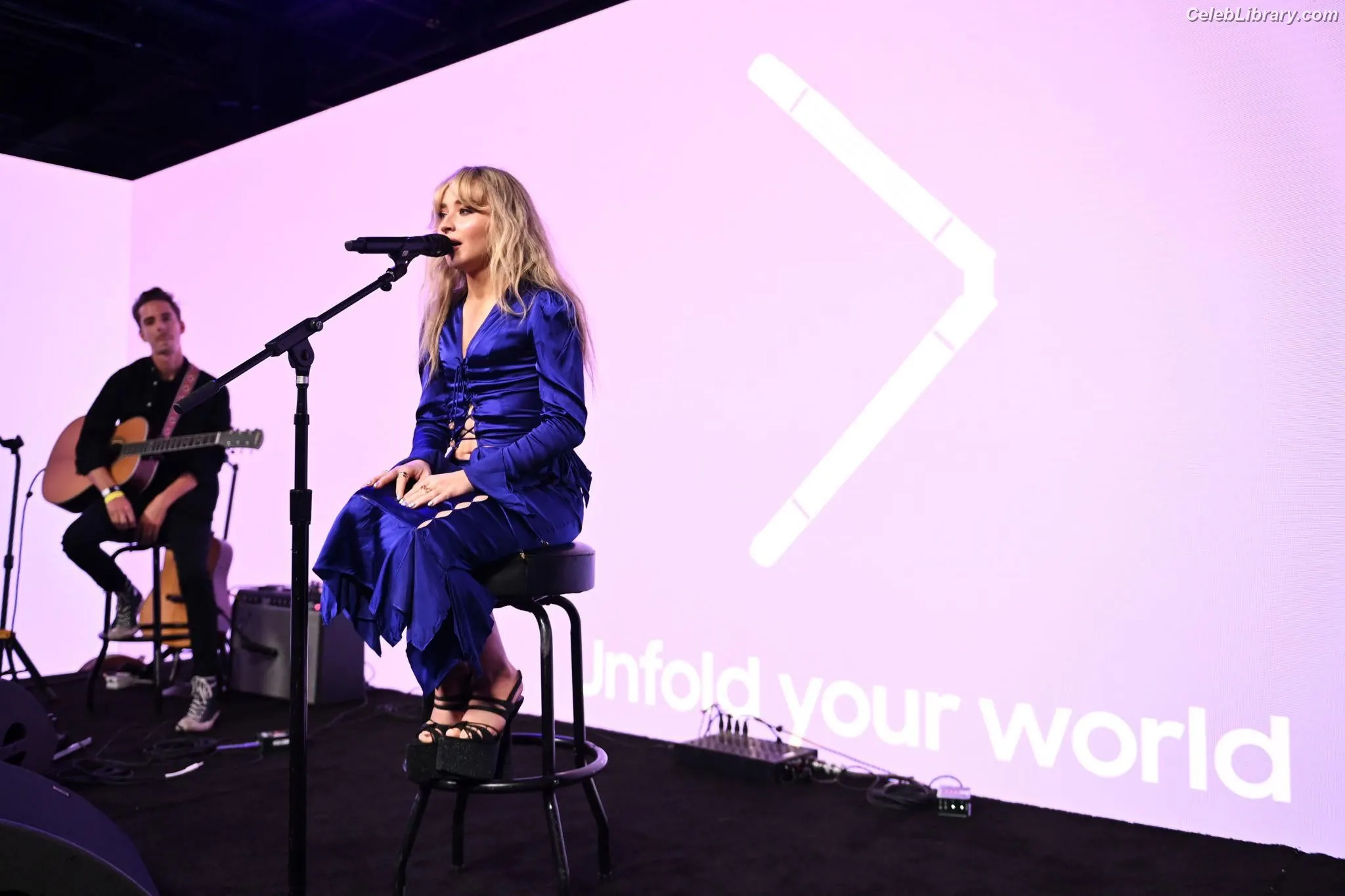 Sabrina Carpenter photo 24 of 6409