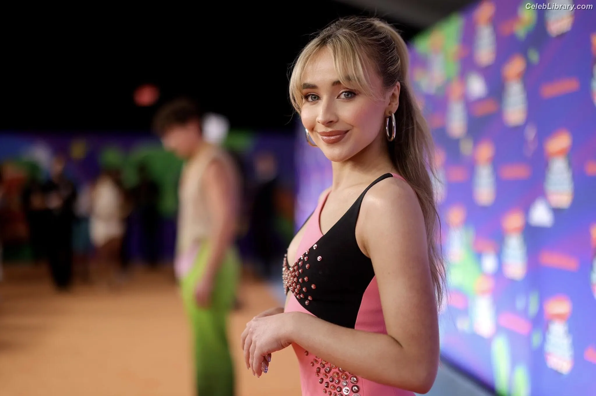 Sabrina Carpenter photo 1 of 6409