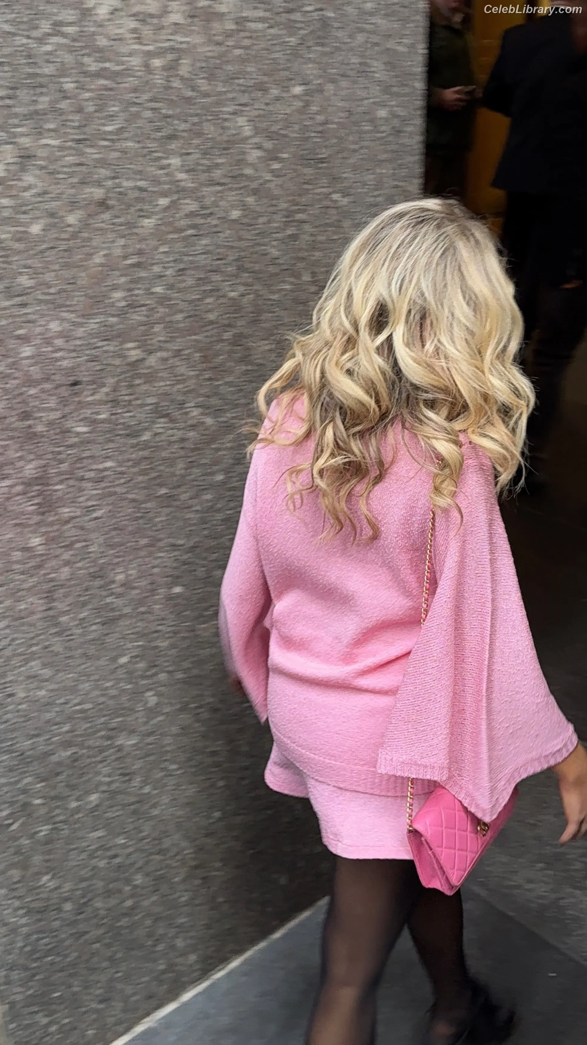 Sabrina Carpenter photo 7 of 6409