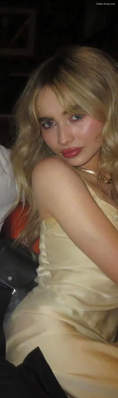 Sabrina Carpenter photo 23 of 6409