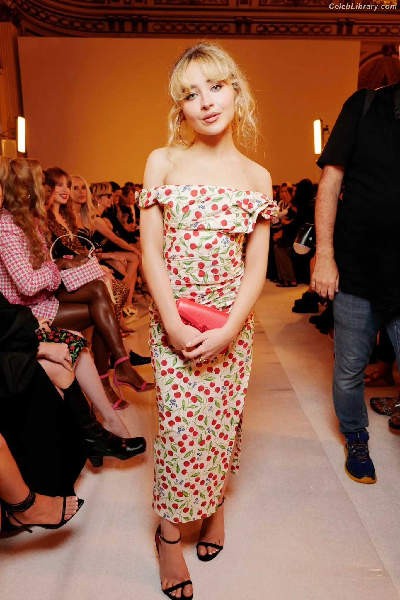 Sabrina Carpenter photo 6 of 6409