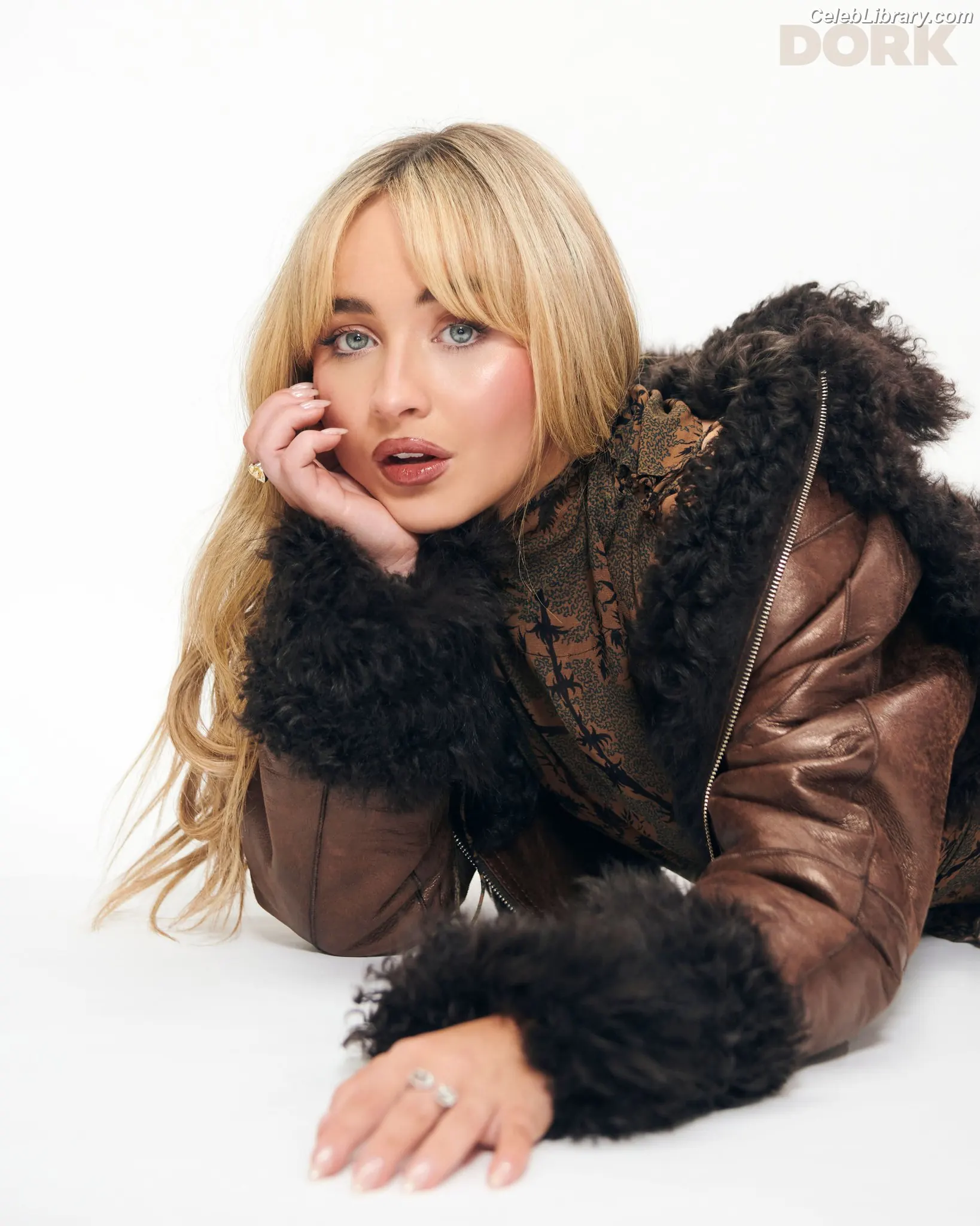 Sabrina Carpenter photo 8 of 6409