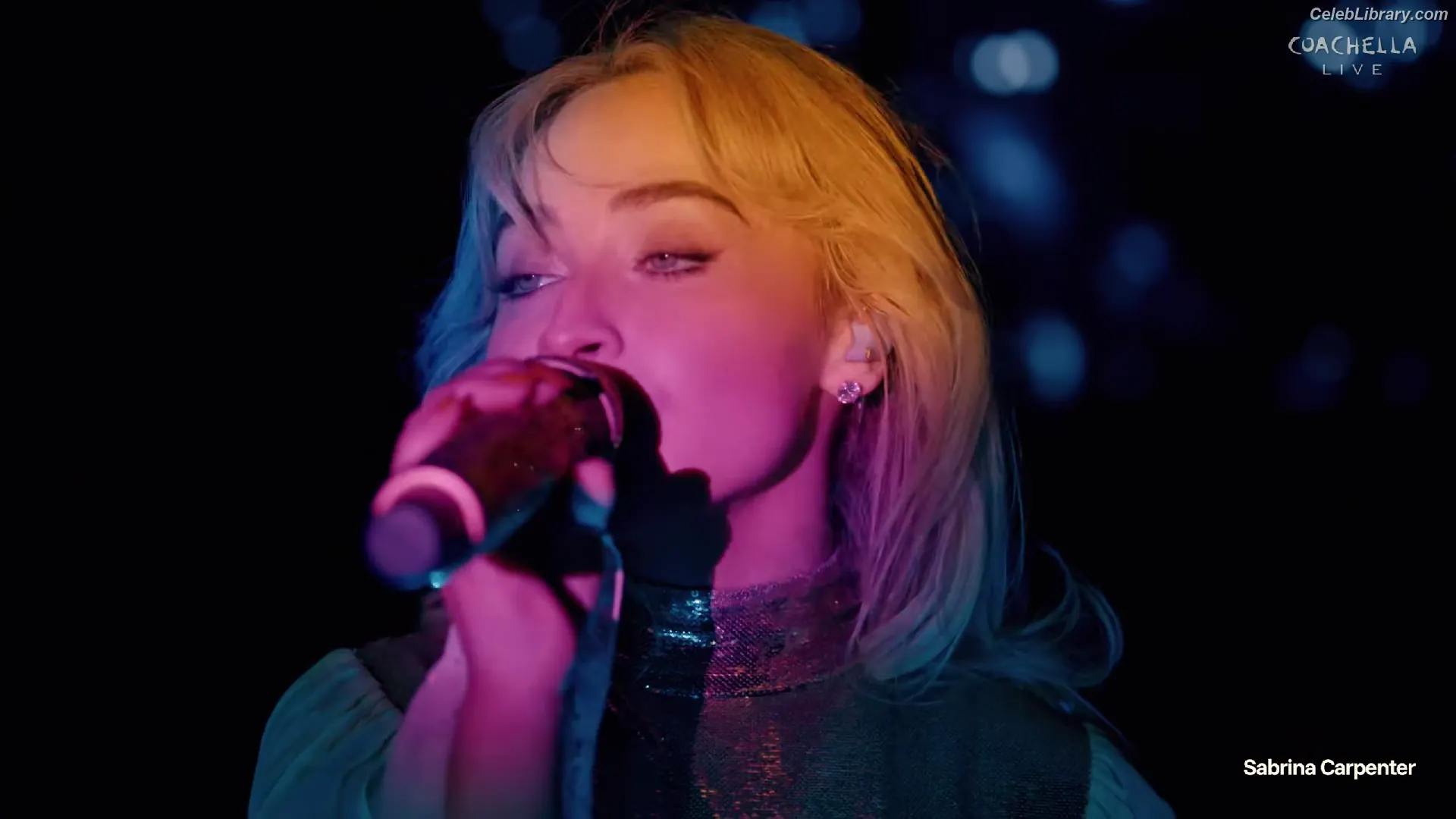 Sabrina Carpenter photo 1 of 6409