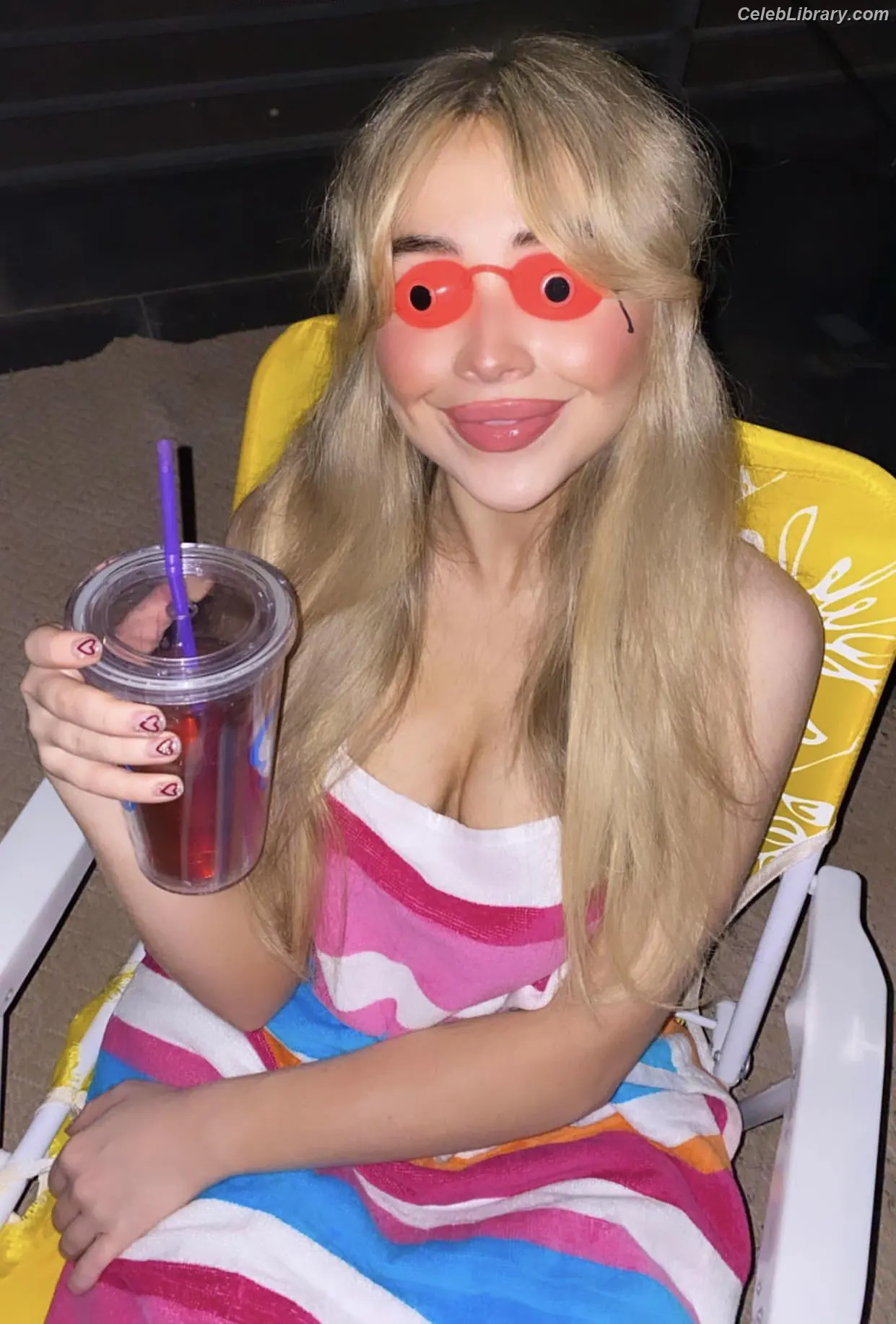 Sabrina Carpenter photo 15 of 6409