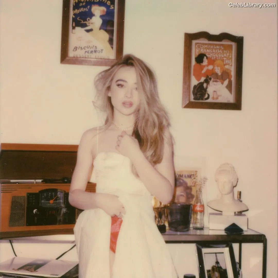 Sabrina Carpenter photo 22 of 6409