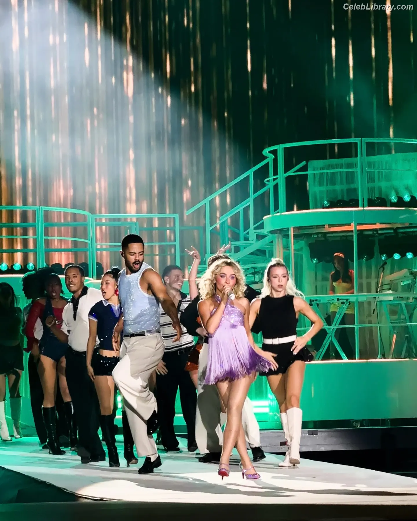 Sabrina Carpenter photo 19 of 6409