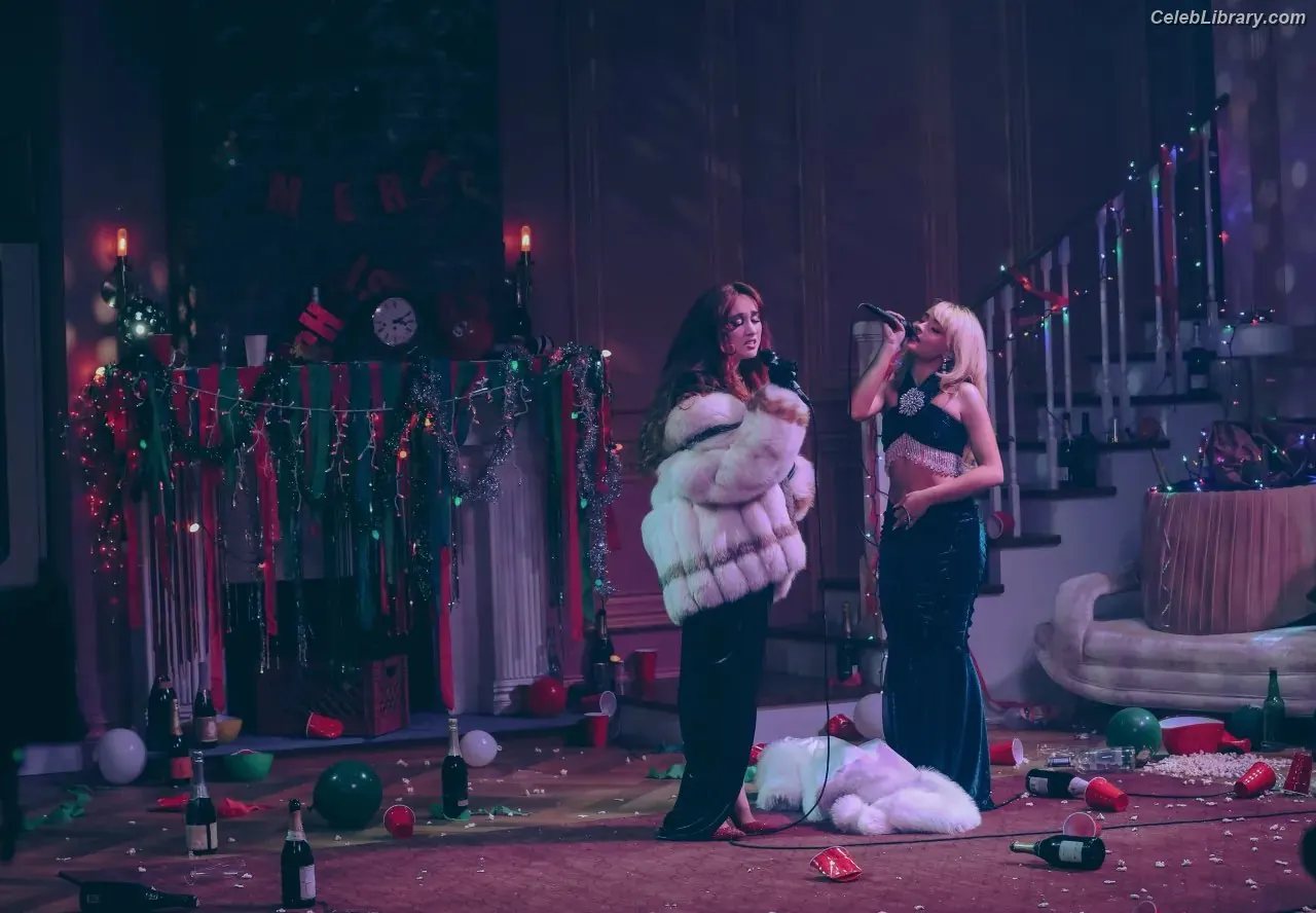 Sabrina Carpenter photo 11 of 6409