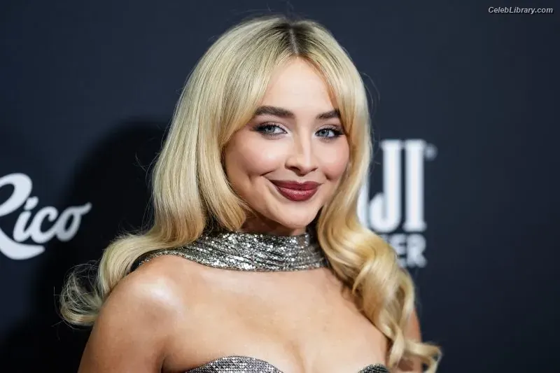 Sabrina Carpenter photo 10 of 6409