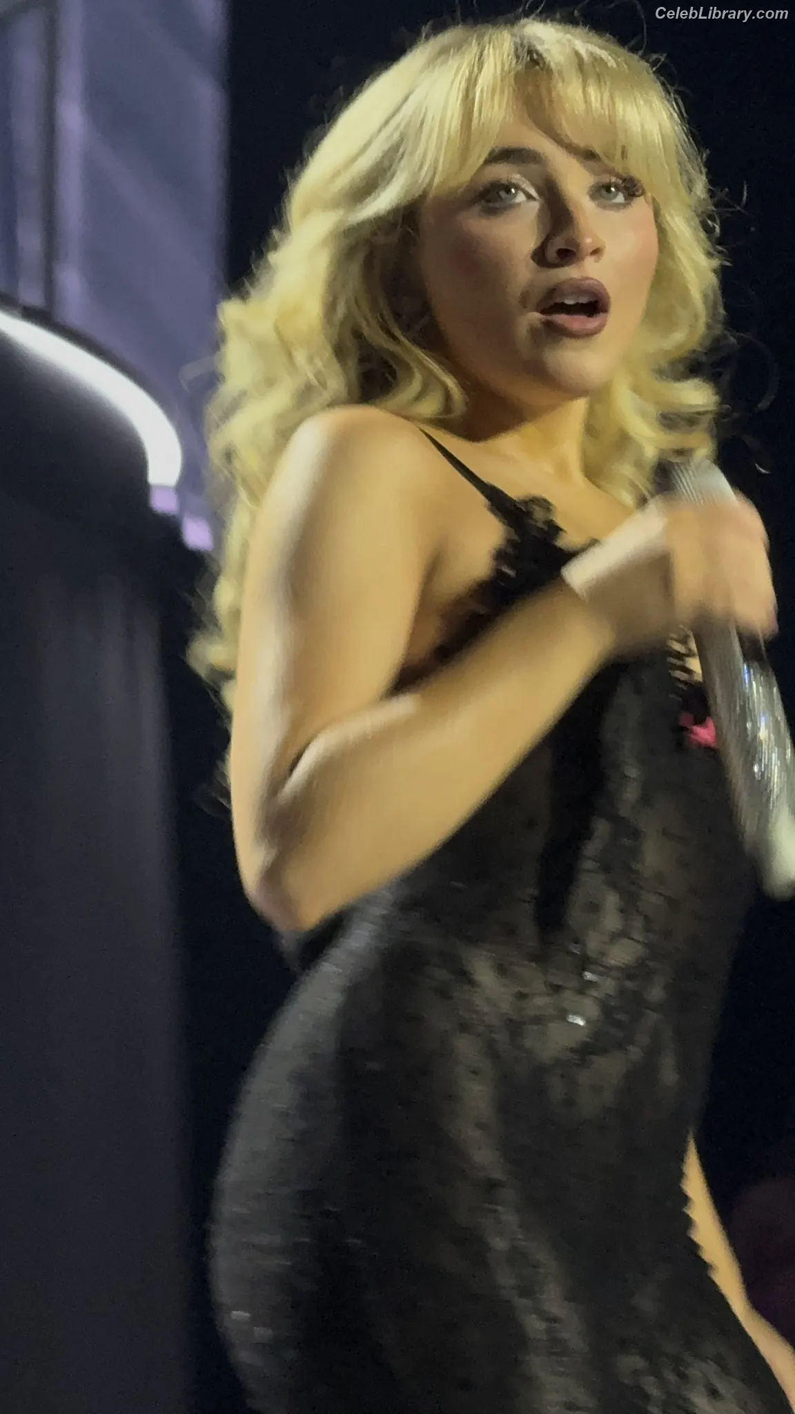 Sabrina Carpenter photo 14 of 6409