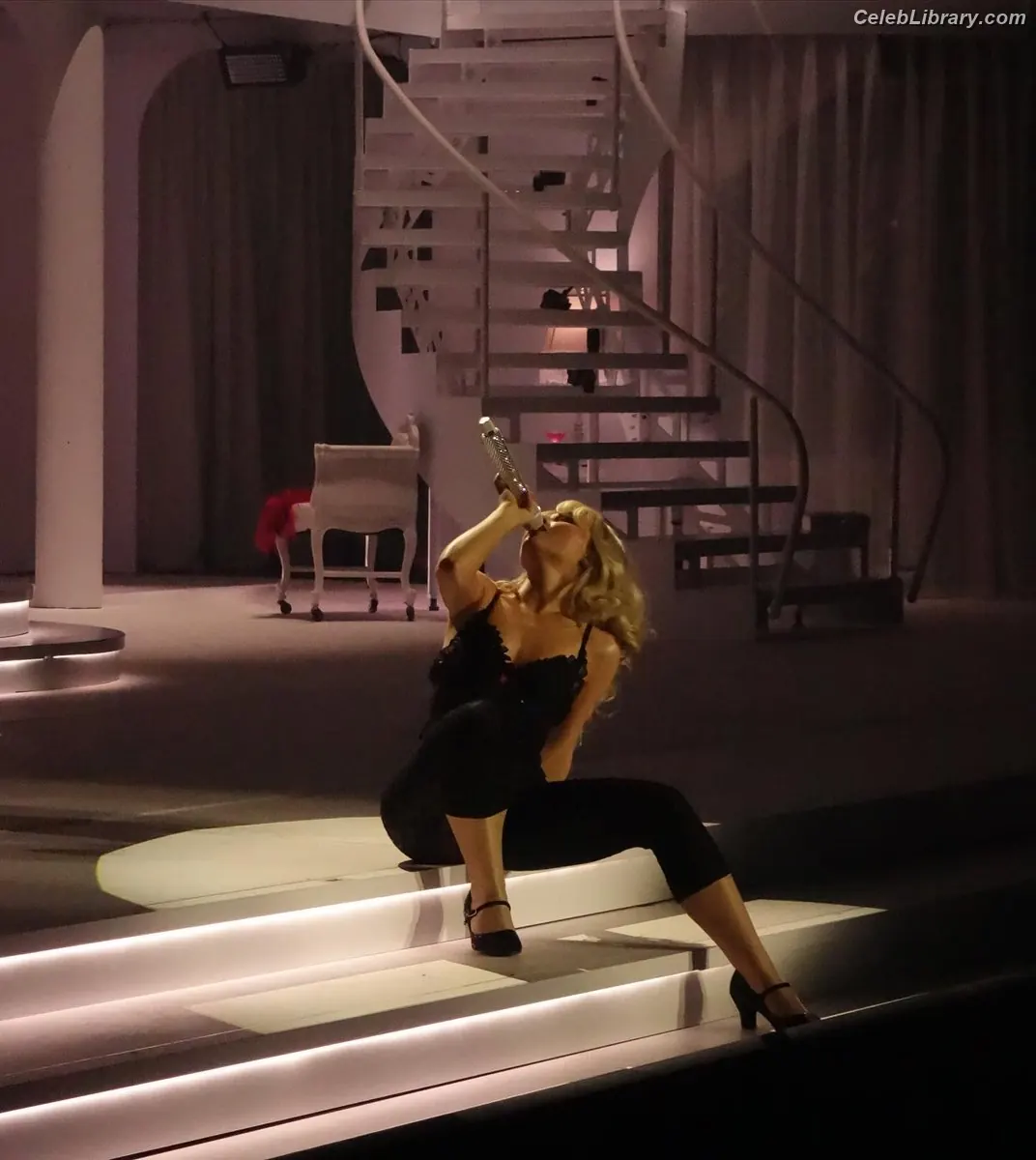 Sabrina Carpenter photo 19 of 6409