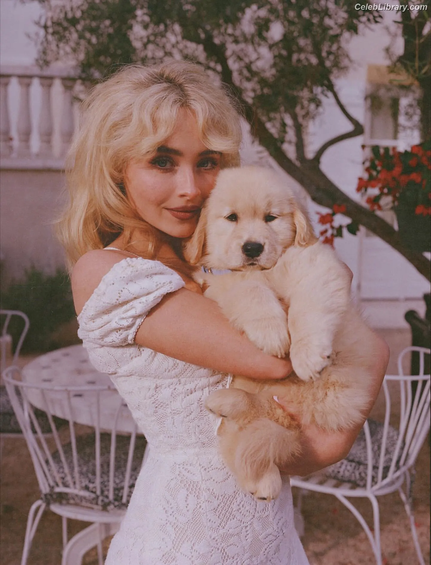 Sabrina Carpenter photo 8 of 6409