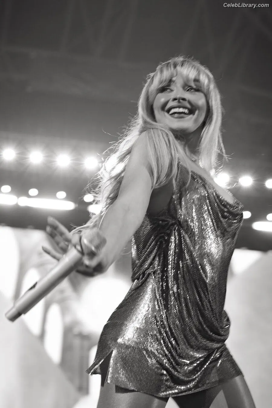 Sabrina Carpenter photo 14 of 6409