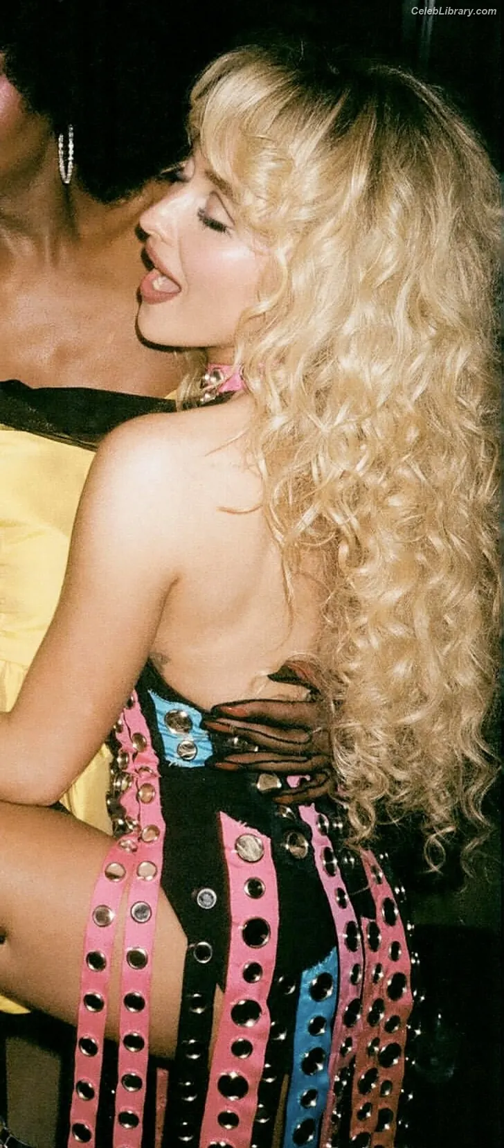 Sabrina Carpenter photo 19 of 6409