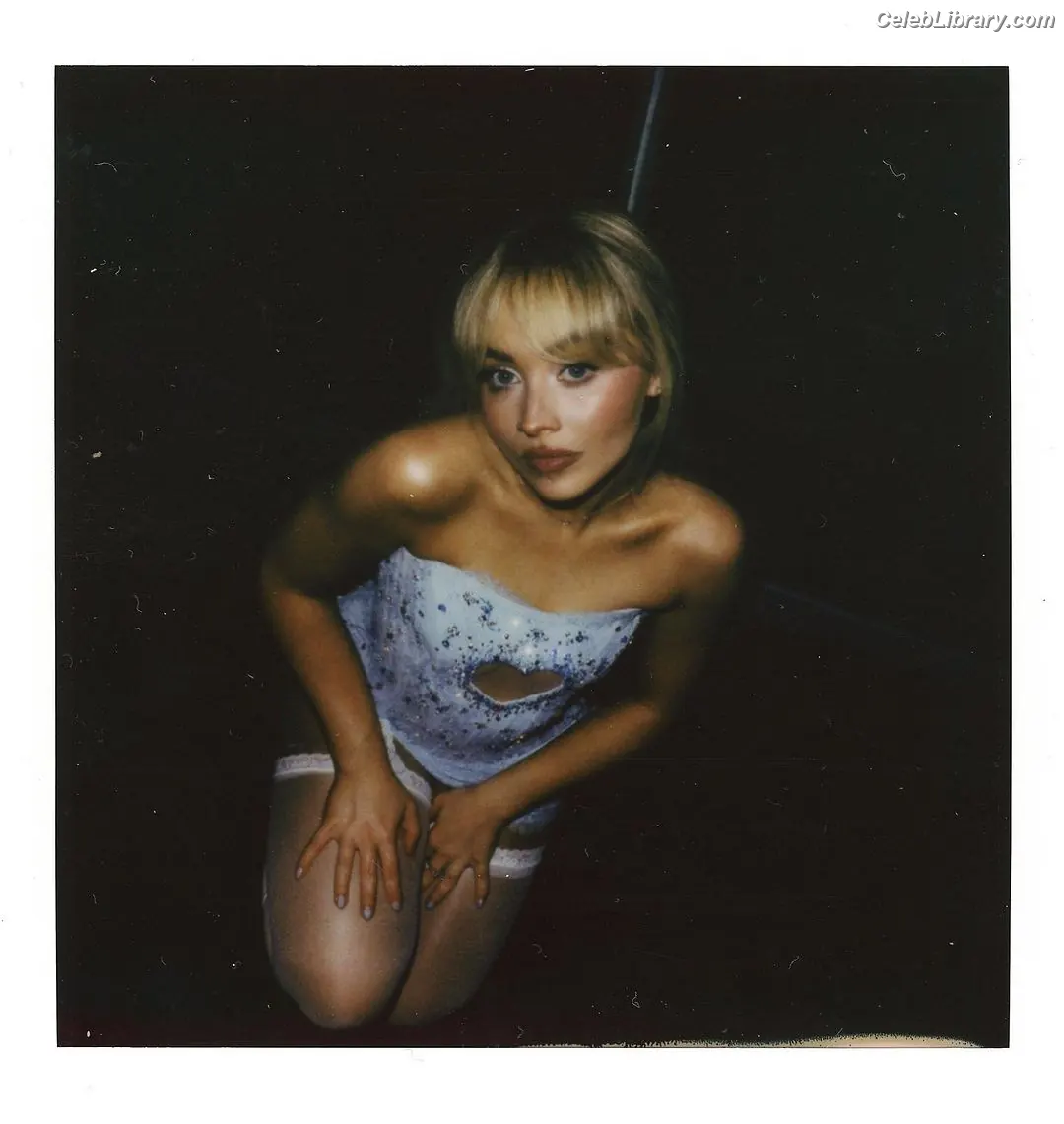 Sabrina Carpenter photo 21 of 6409