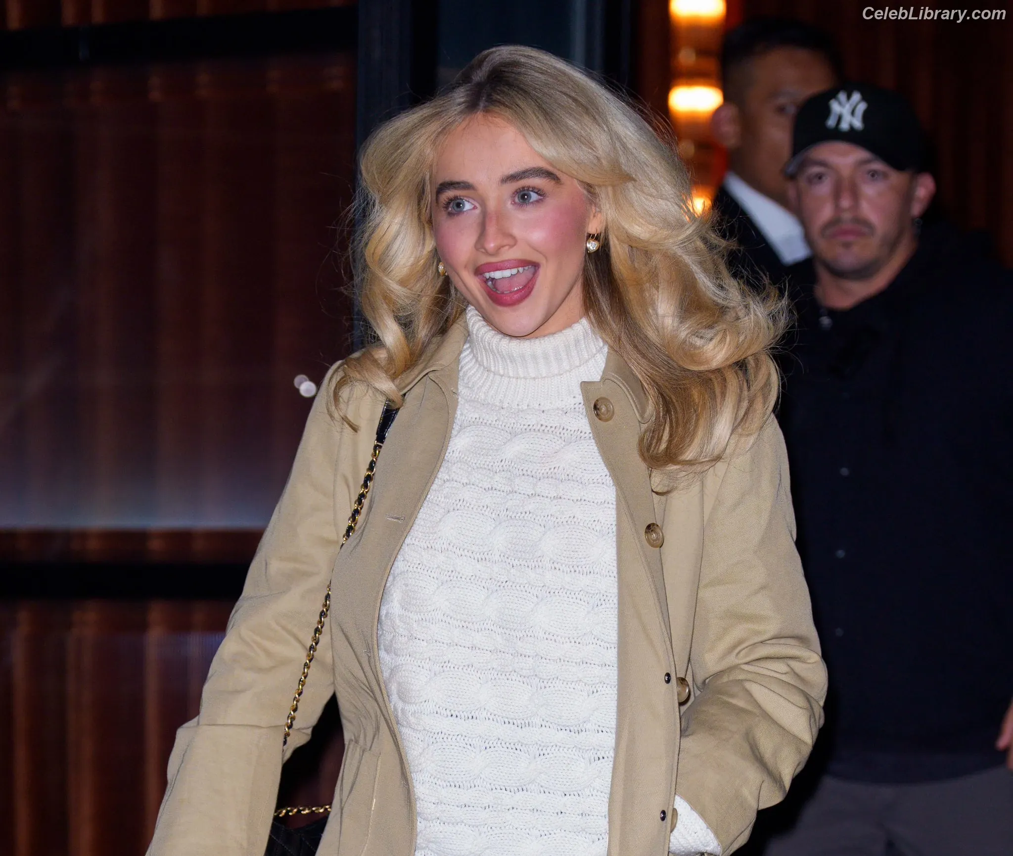 Sabrina Carpenter photo 10 of 6409