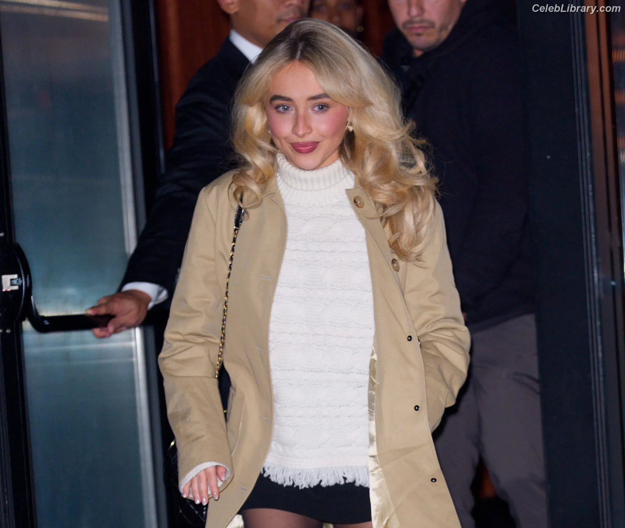 Sabrina Carpenter photo 21 of 6409