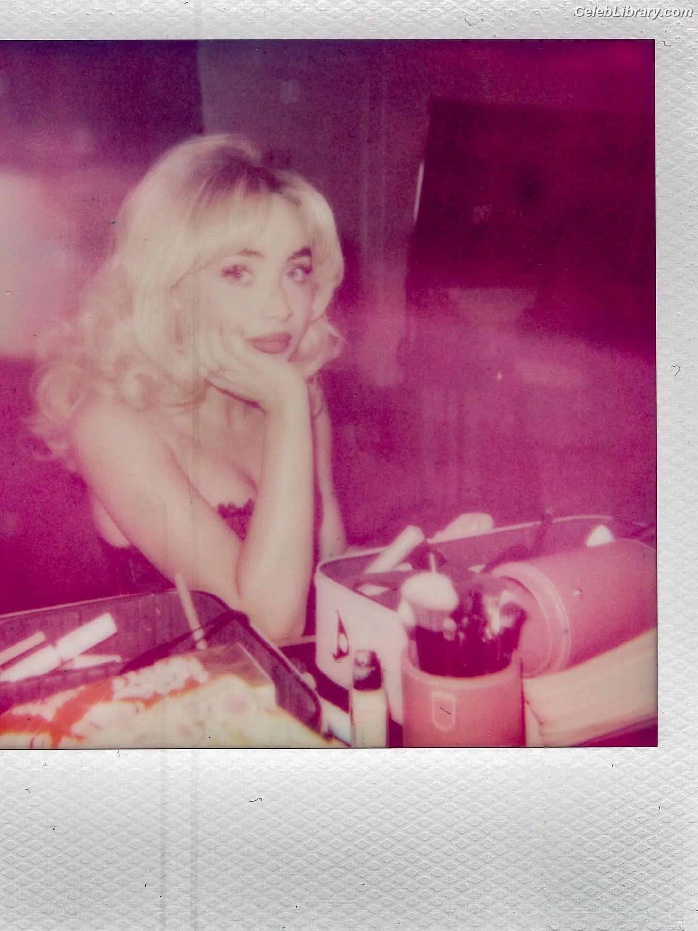 Sabrina Carpenter photo 2 of 6409