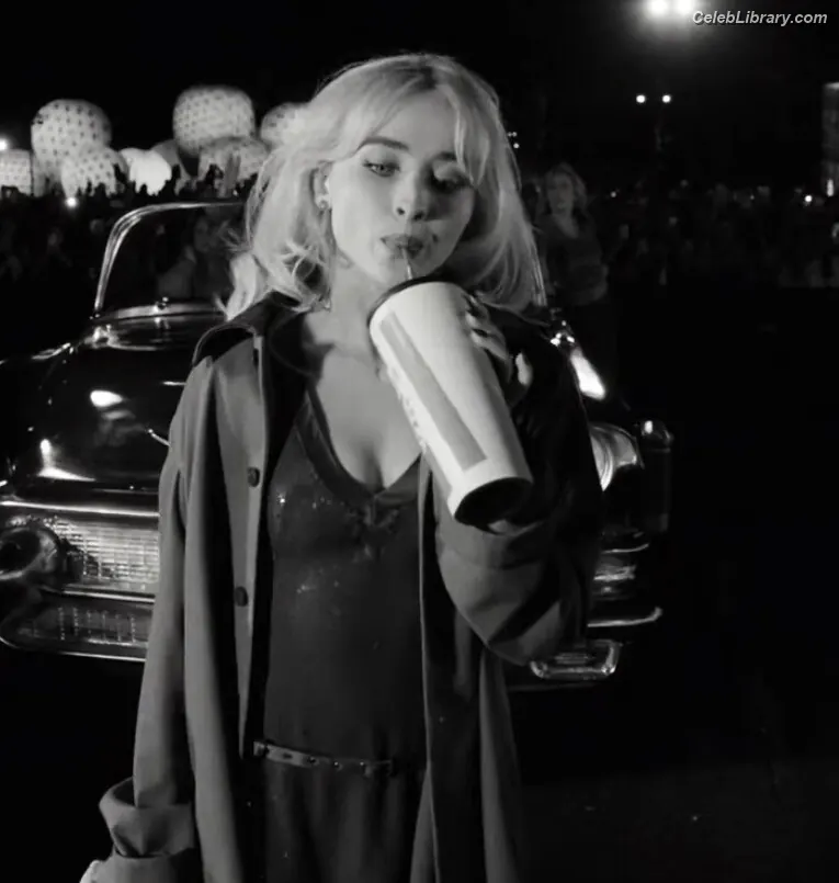 Sabrina Carpenter photo 22 of 6409