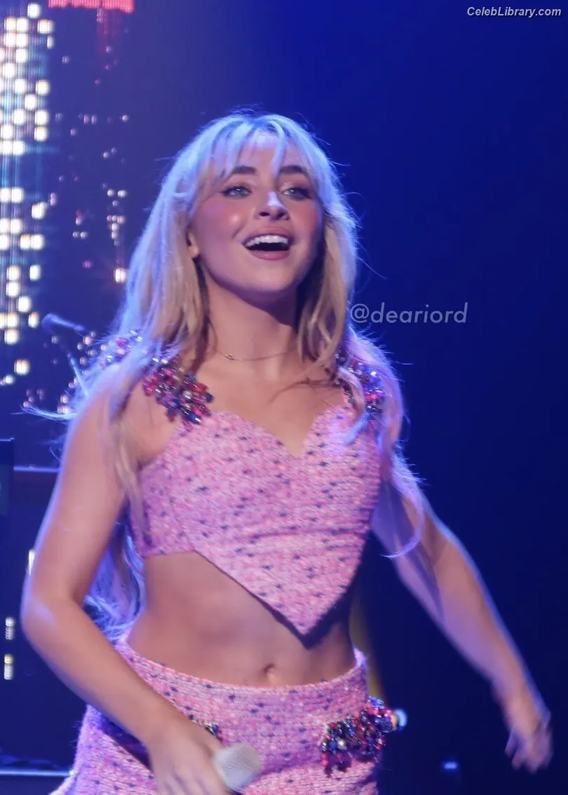 Sabrina Carpenter photo 15 of 6409