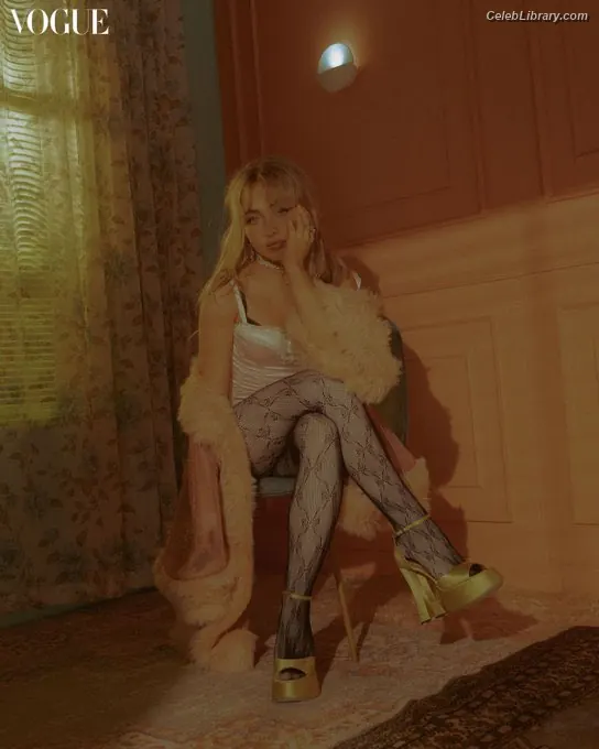 Sabrina Carpenter photo 4 of 6409