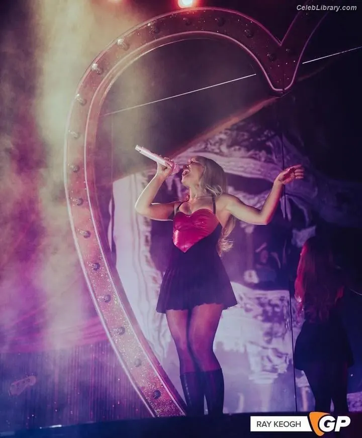 Sabrina Carpenter photo 13 of 6409