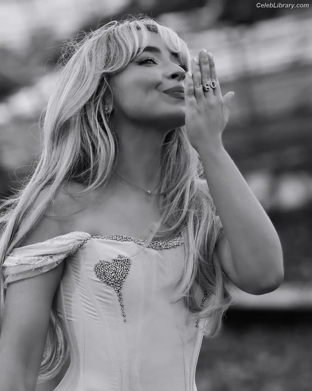 Sabrina Carpenter photo 24 of 6409