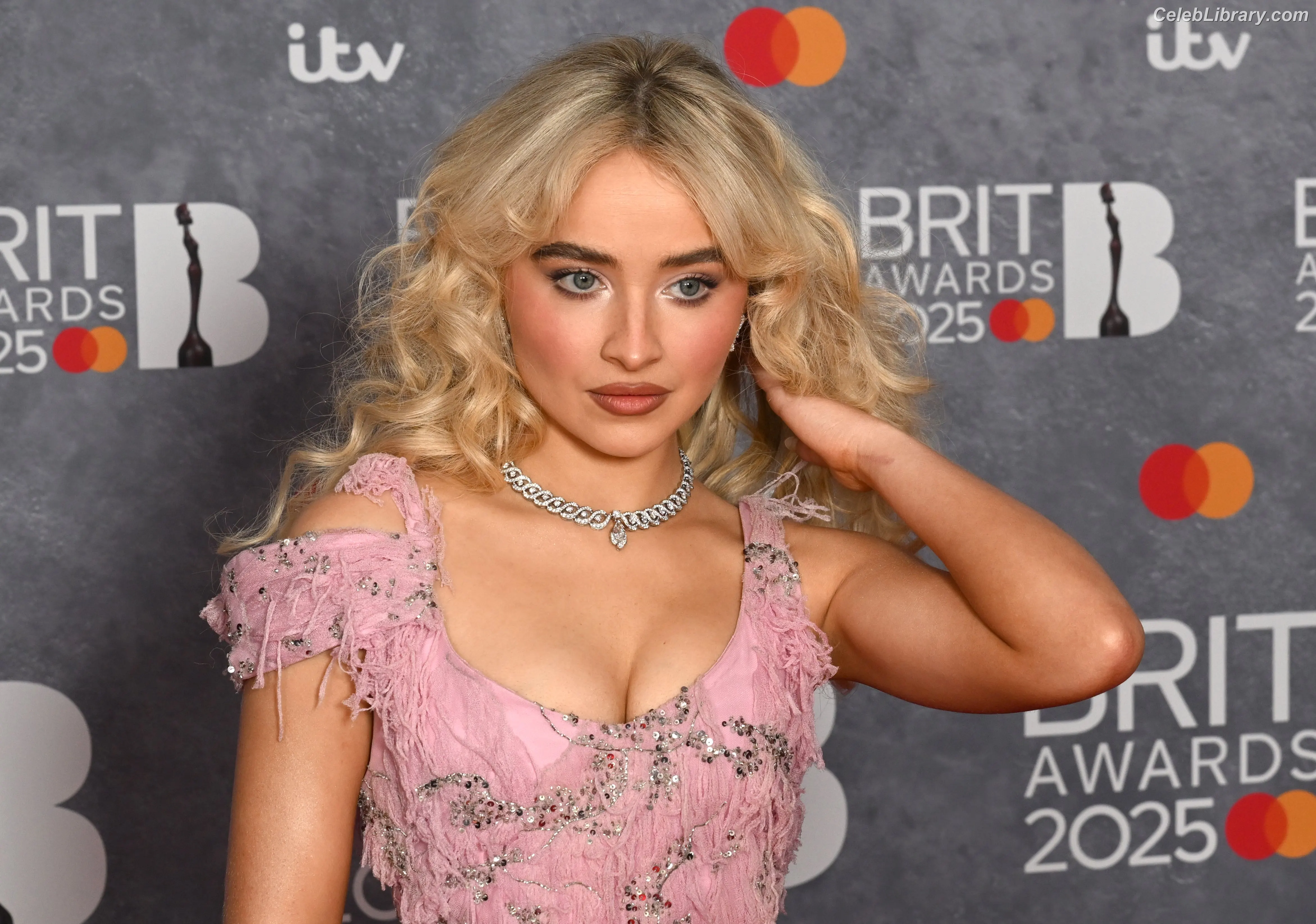 Sabrina Carpenter photo 24 of 6409