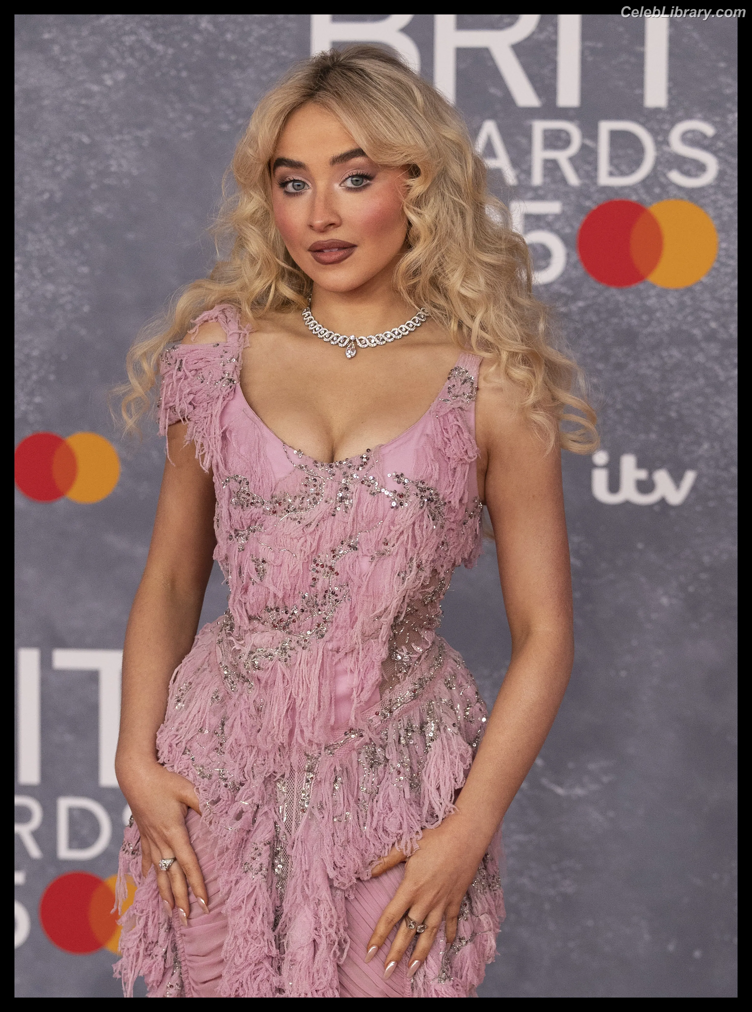 Sabrina Carpenter photo 15 of 6409