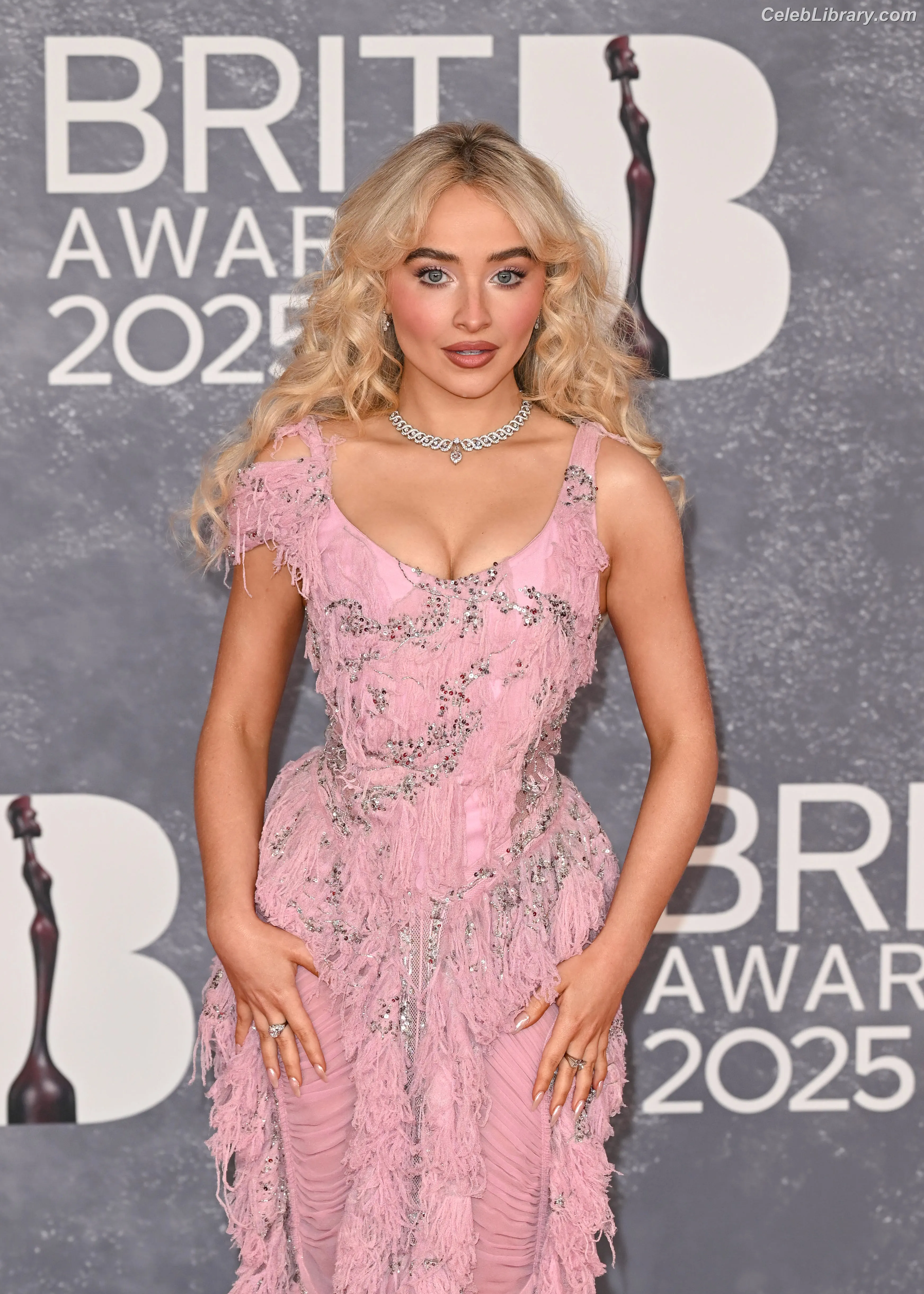 Sabrina Carpenter photo 11 of 6409