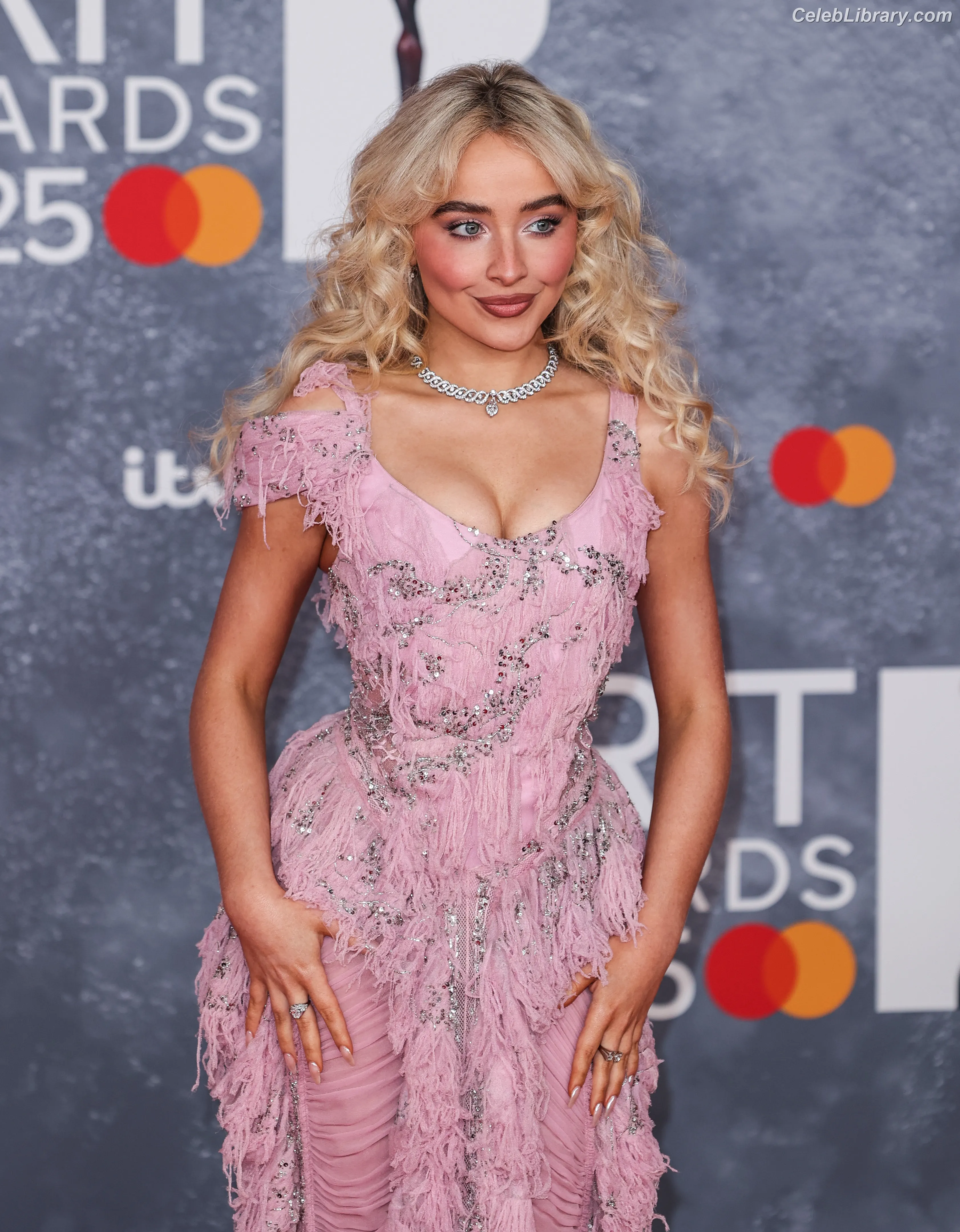 Sabrina Carpenter photo 14 of 6409