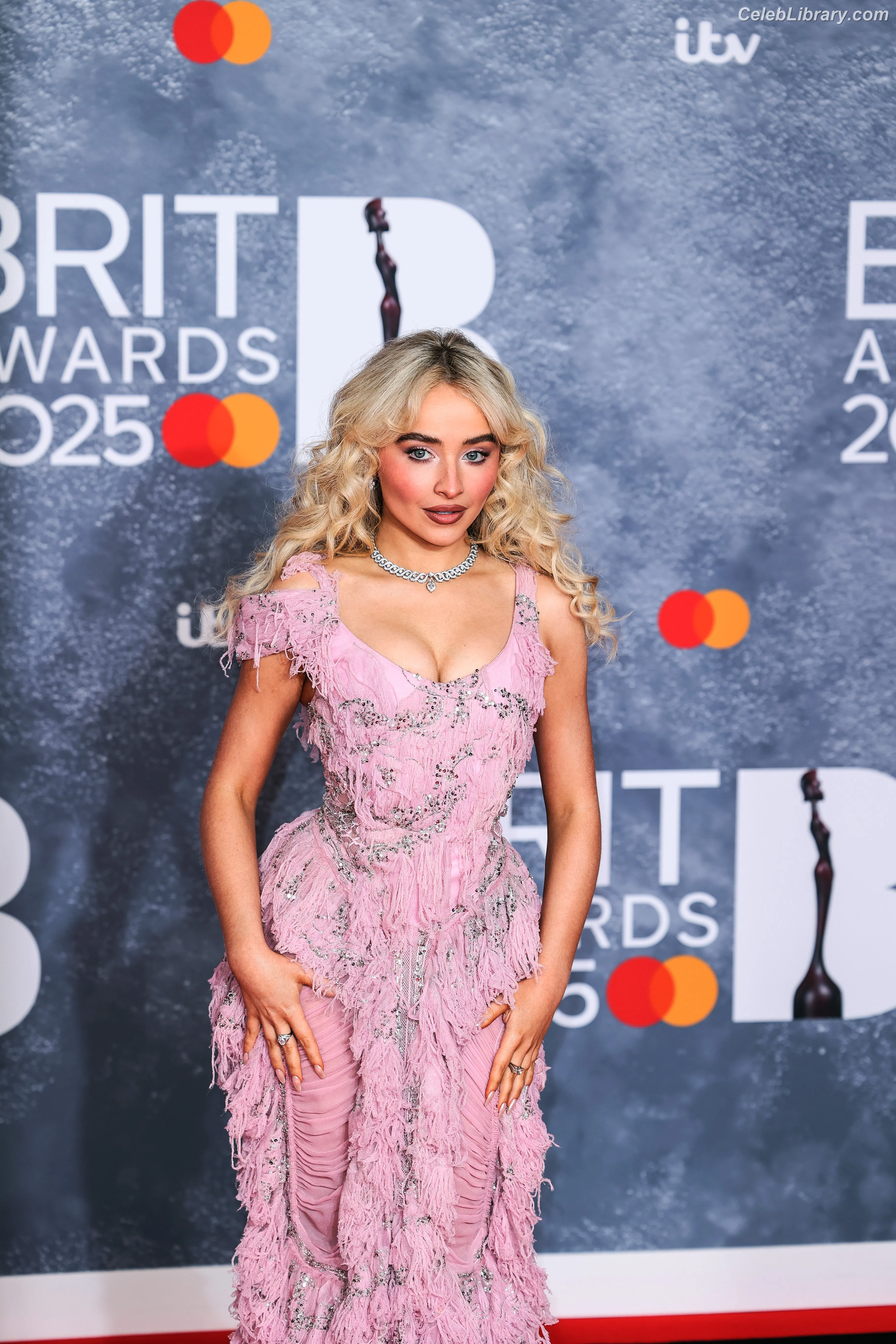 Sabrina Carpenter photo 7 of 6409