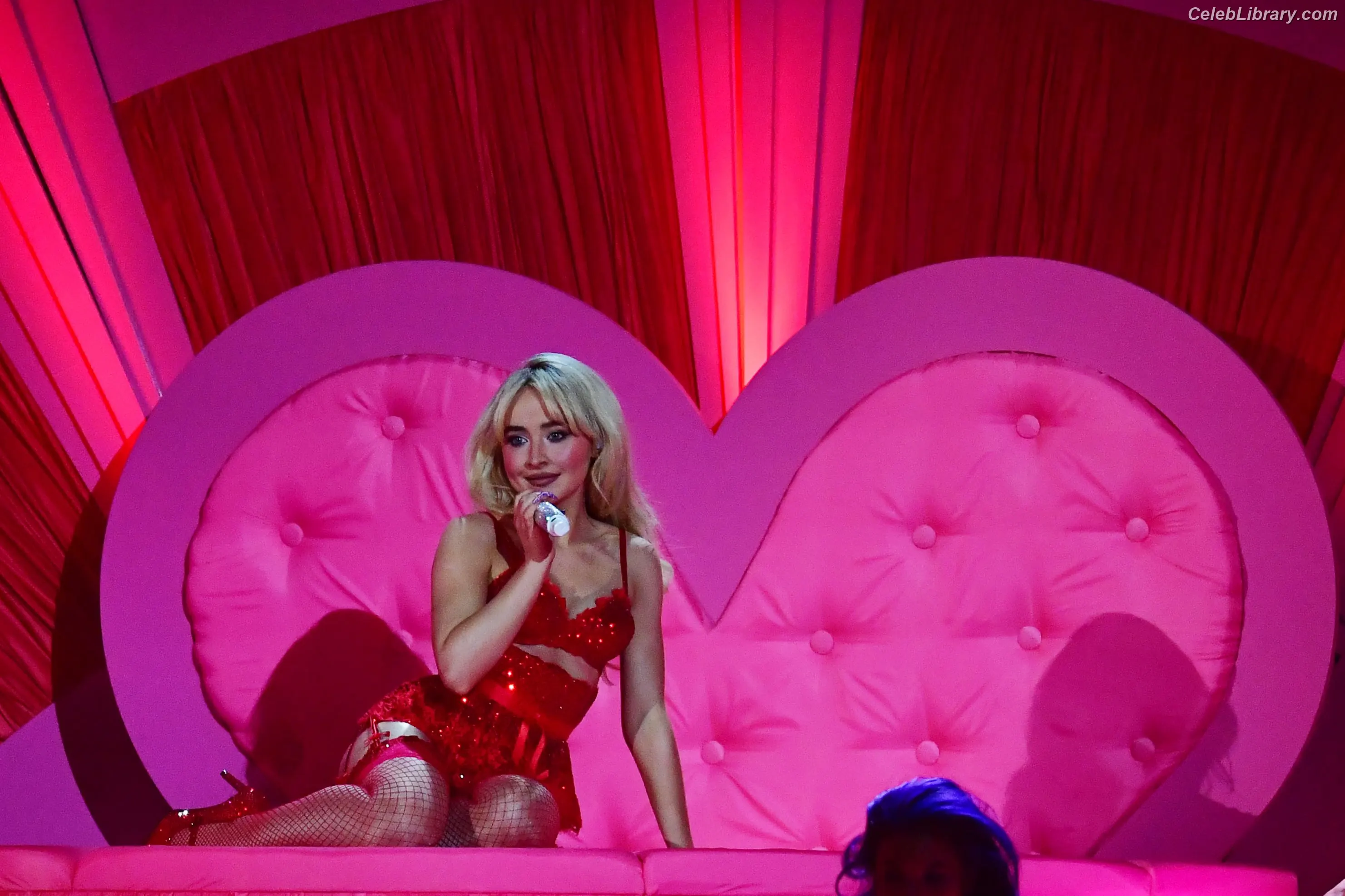Sabrina Carpenter photo 20 of 6409