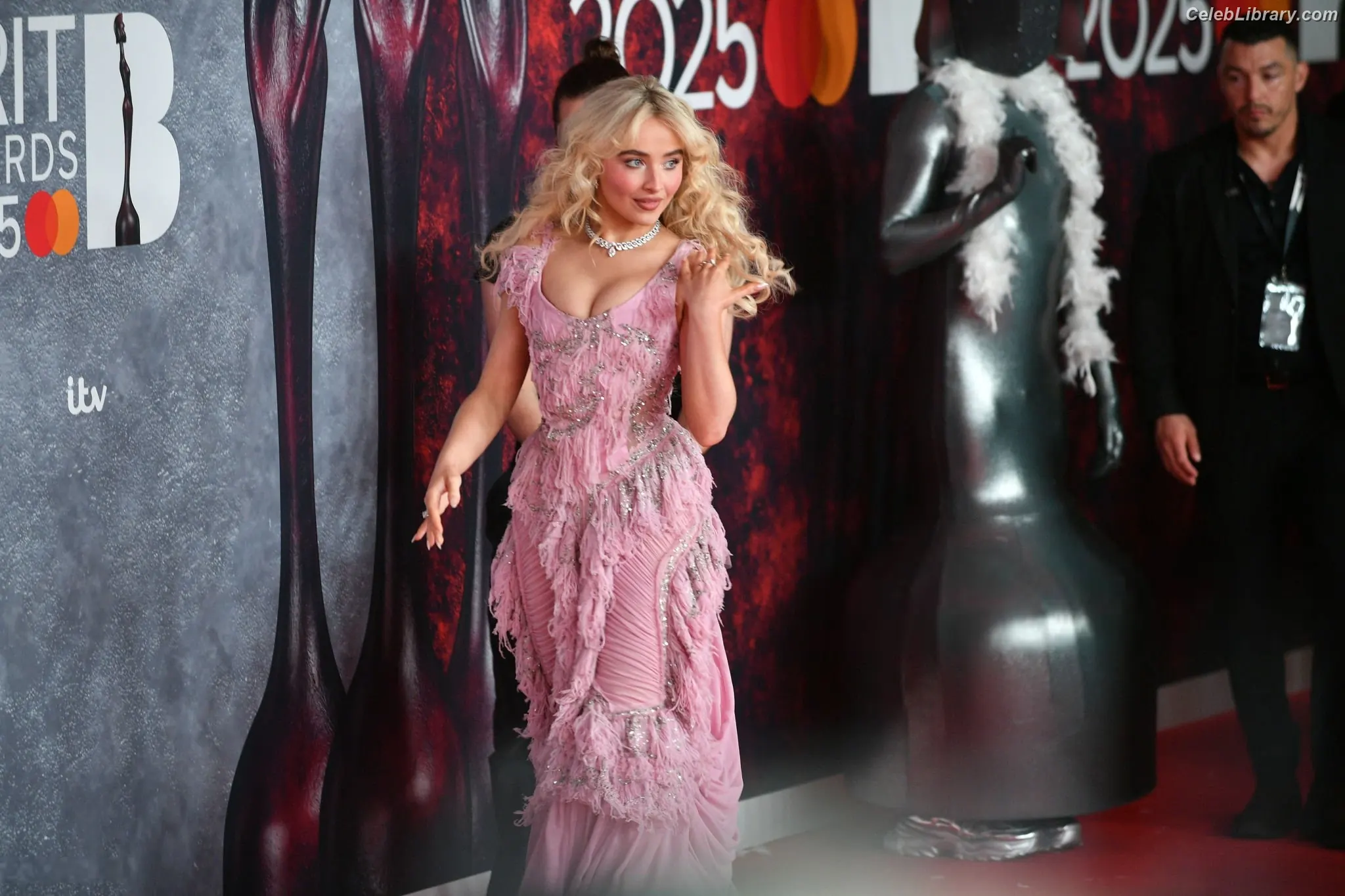 Sabrina Carpenter photo 17 of 6409