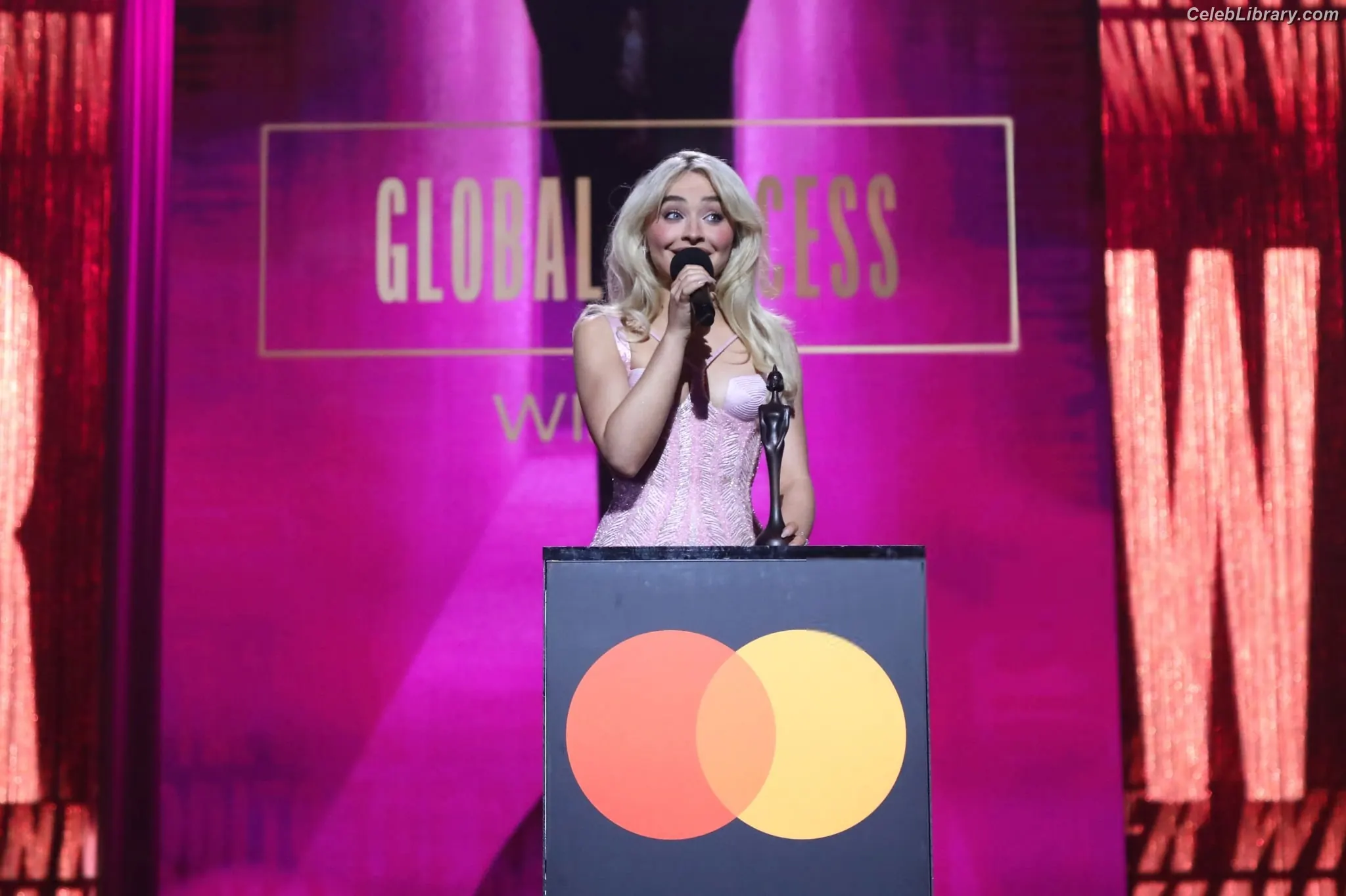 Sabrina Carpenter photo 23 of 6409