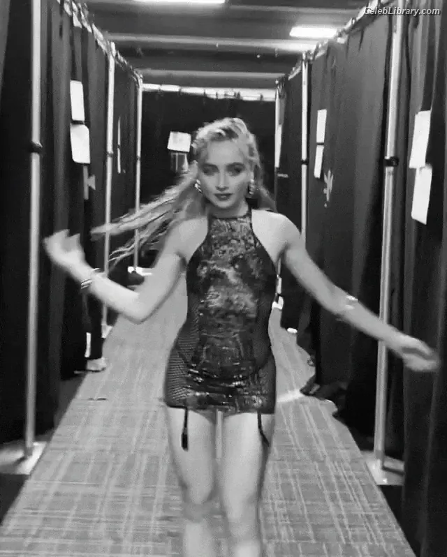 Sabrina Carpenter photo 22 of 6409