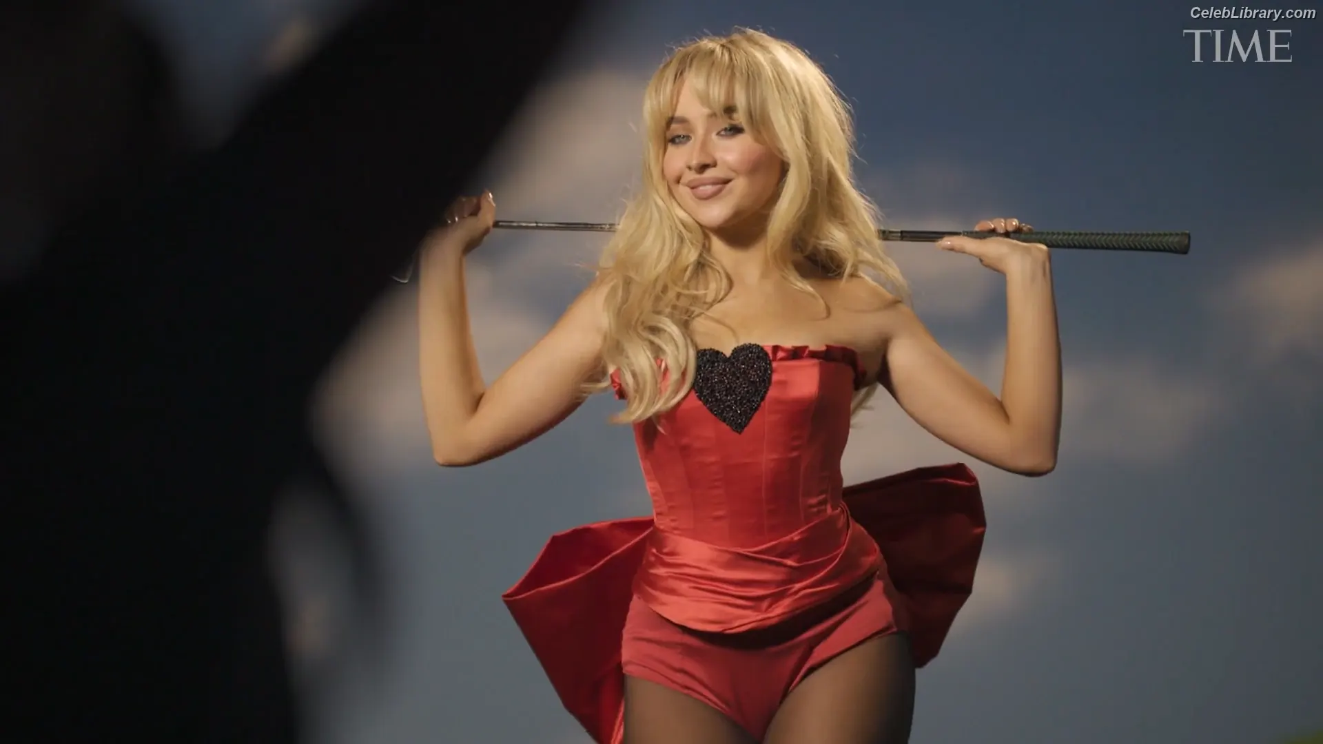 Sabrina Carpenter photo 8 of 6409