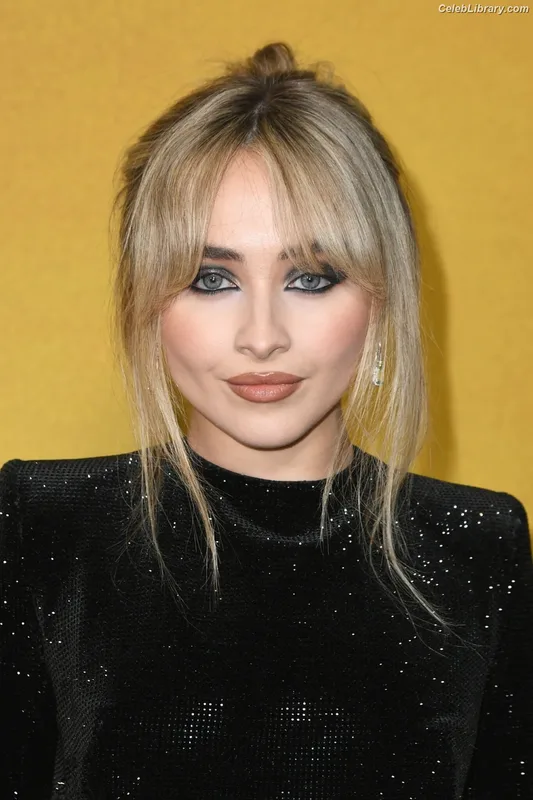 Sabrina Carpenter photo 4 of 6403