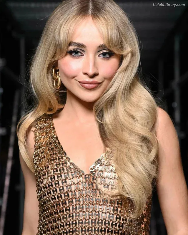Sabrina Carpenter photo 17 of 6403