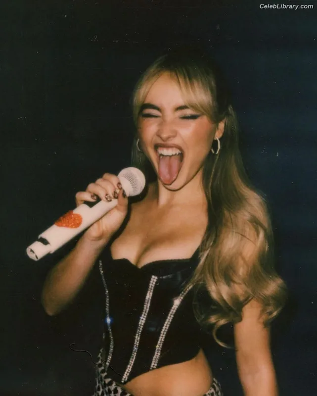 Sabrina Carpenter photo 19 of 6403