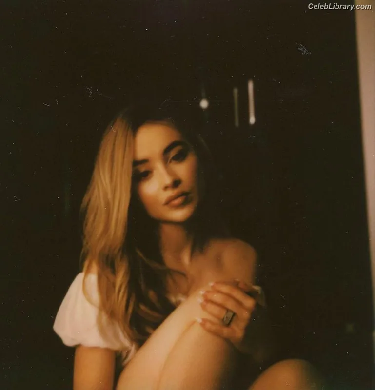 Sabrina Carpenter photo 5 of 6403