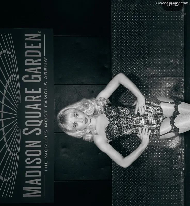 Sabrina Carpenter photo 20 of 6403