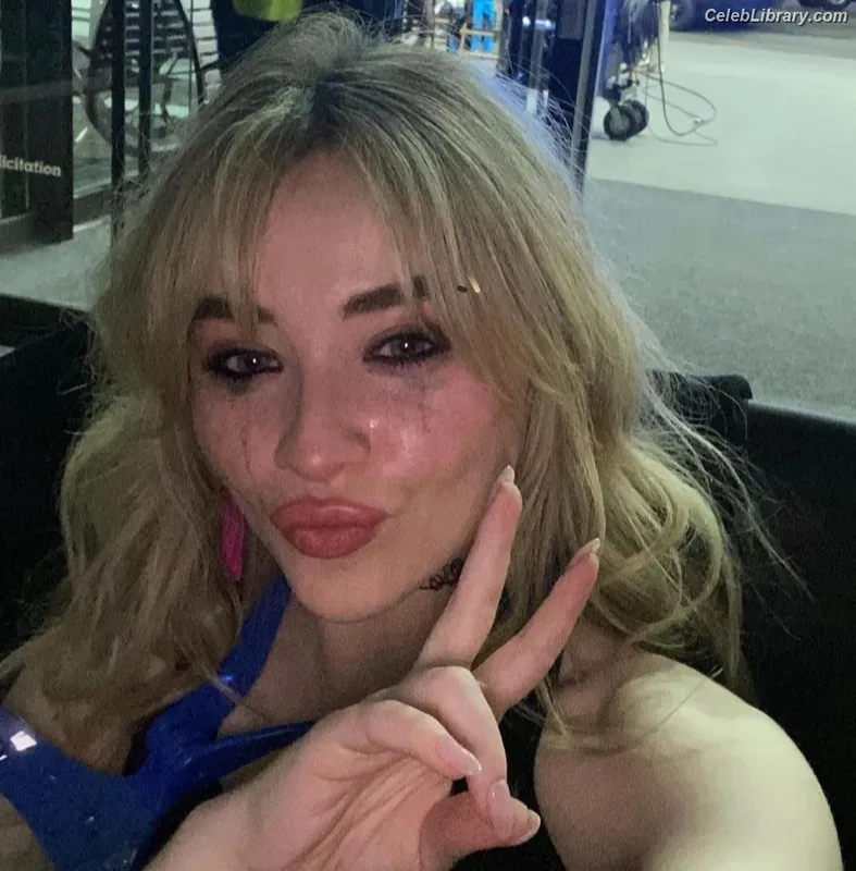 Sabrina Carpenter photo 13 of 6403