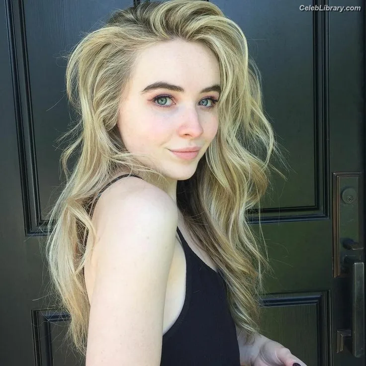 Sabrina Carpenter photo 16 of 6403