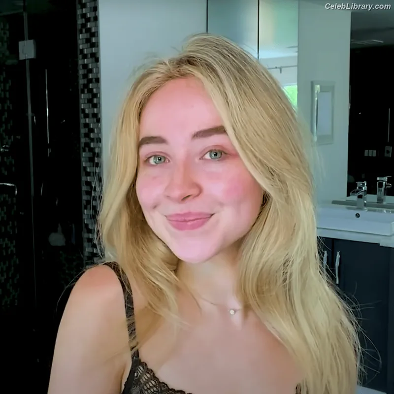 Sabrina Carpenter photo 17 of 6403