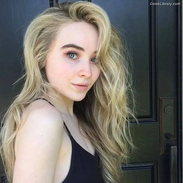 Sabrina Carpenter photo 20 of 6403