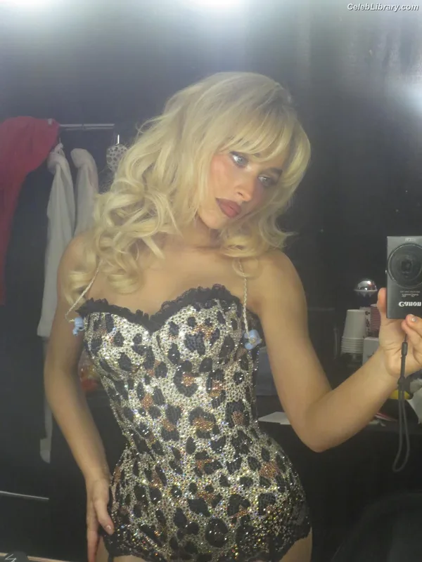 Sabrina Carpenter photo 16 of 6403